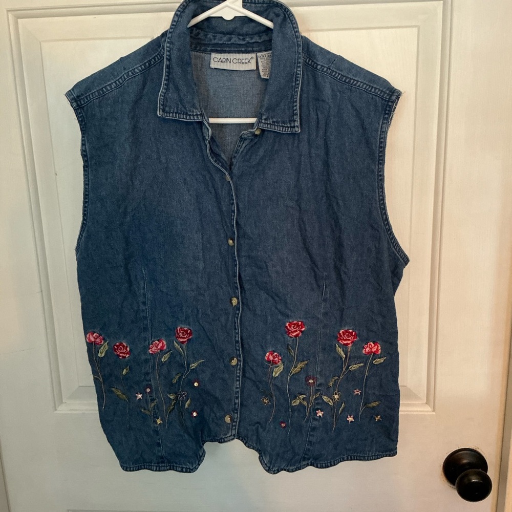 Vintage Cabin Creek Blue Denim embroidered floral top 100% cotton